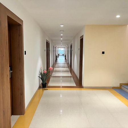 Hotel Avenue Plaza Mundra Ngoại thất bức ảnh