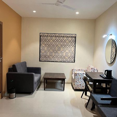Hotel Avenue Plaza Mundra Ngoại thất bức ảnh