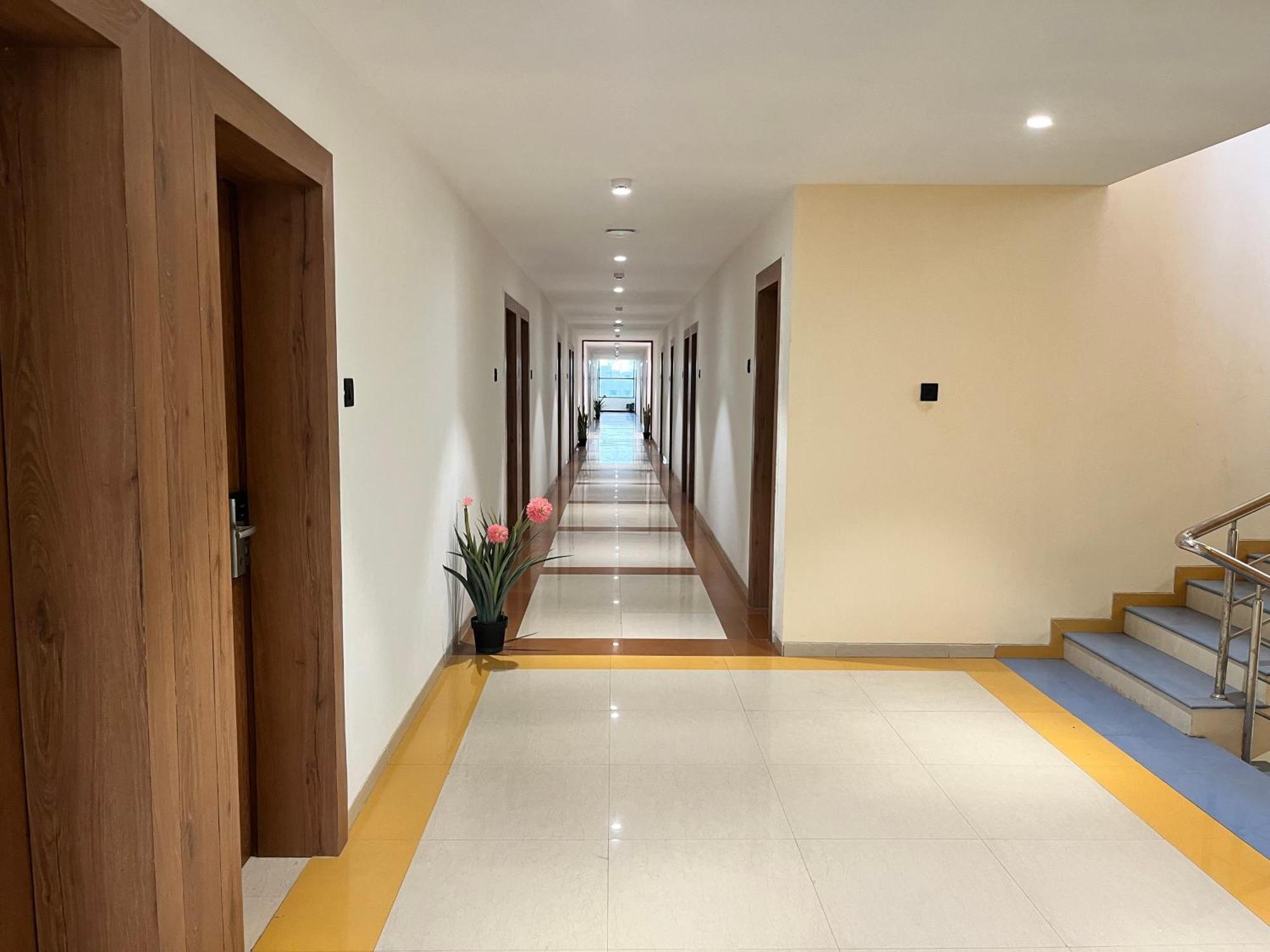 Hotel Avenue Plaza Mundra Ngoại thất bức ảnh