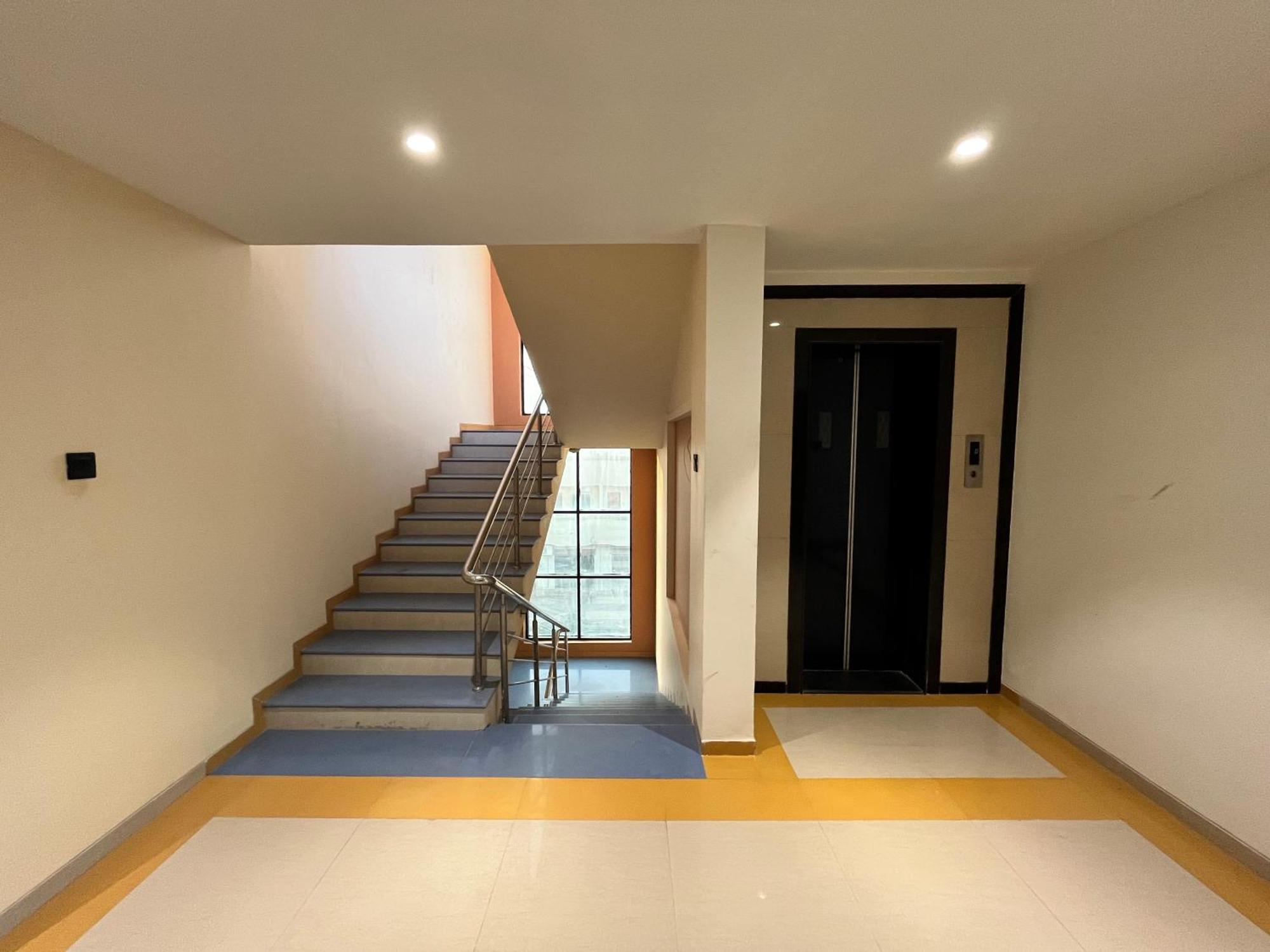 Hotel Avenue Plaza Mundra Ngoại thất bức ảnh